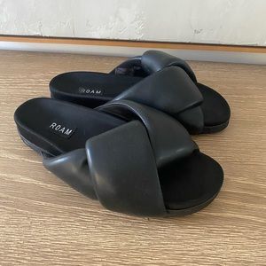 Roam Black Foldy Puffy Slides